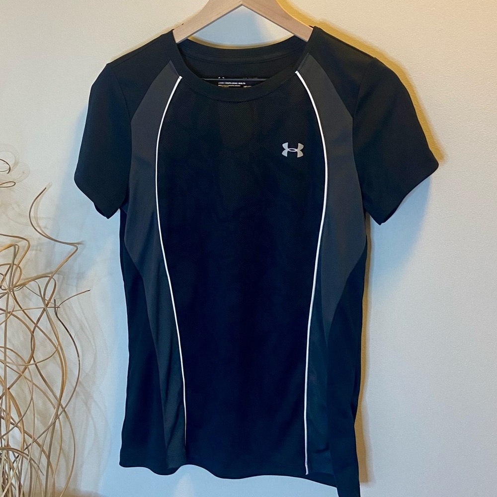 NWOT Under Armour Short Sleeve